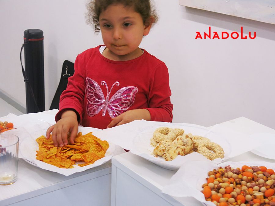 Resim Sergisinde Kokteyl Dalanlar İzmir
